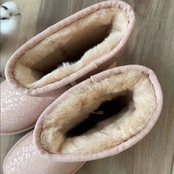 🌿UGG🌿CLASSIC SNOW LEOPARD BOOTS - Picture 11 of 15